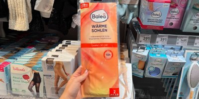 Konec studených nohou. Zahřejte si je až na 10 hodin díky malé vychytávce z drogerie za pár korun