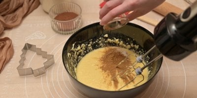 Rozdíl mezi přírodním kakaem, holandským nebo černým je velký. Přírodní kakao jako jediné reaguje s jedlou sodou