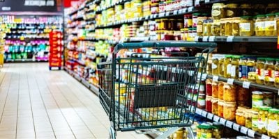 Otevírací doba 17. listopadu 2025. Obchody mohou zůstat otevřené, ale není to jistota