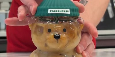 Zklamání i šílenství: Virální medvědí kelímek ze Starbucks strhl lavinu, lidé se o něj i poprali
