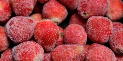 DTest našel v jahodách pesticidy nad limitem, jedna látka je v EU dokonce zakázaná