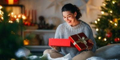 Vánoční dárky, které letos potěší ženy. Tipy na cenově dostupné hity i nápady našich čtenářů