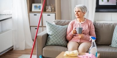 Švédský „úklid smrti“ dobývá Česko: Trend, díky kterému po vás blízcí nebudou řešit hromady věcí, si oblíbili i mladí