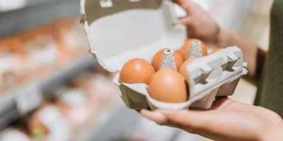 Vejce před Vánoci prudce zdražují, máslo naopak láká rekordními slevami