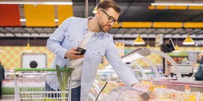 Nejlepší slevy z letáků od 26. 11.: Lidi se poženou pro máslo za 28,90 Kč, vajíčka za 39,90 Kč a perník za 5,50 Kč