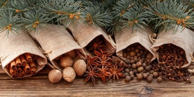 Vánoční koření od A do Z: Anýz, badyán, kardamom… Kvůli hřebíčku se vedly války a šafrán byl dražší než zlato