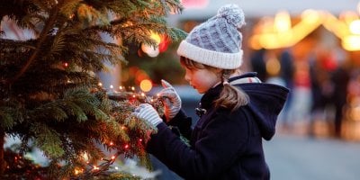 Zapomenuté adventní rituály: Tradice, které kdysi chránily domov a přinášely hojnost