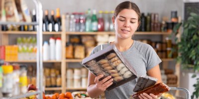 TOP slevy akčních letáků týdne od 26. 11.: Adventní kalendáře o 40 % levnější, máslo za 28,90 Kč, celé kuře za 59,90 Kč