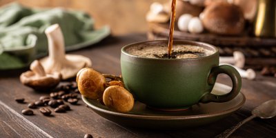 Houbová káva je na sociálních sítích v kurzu. Nápoj z instagramu slibuje energii, soustředění i snížení stresu