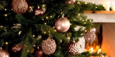 Vánoční ozdoby na stromeček 2025: Barvy, styly a nápady. Nechte se inspirovat nejžhavějšími trendy