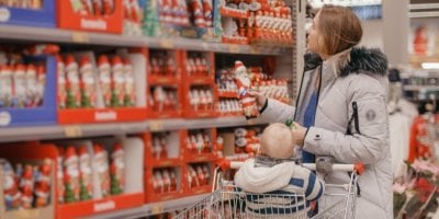 Menší figurky, vyšší ceny. Letošní Mikuláš přináší nepříjemné překvapení. Rodiče spoléhají na slevy z letáků