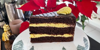 Domácí dort à la likérová špička se žloutkovým krémem, který chutná tak dobře, že na klasické špičky rychle zapomenete