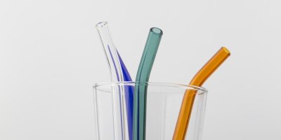 Skleněná brčka jsou trend. Odborník upozorňuje na chyby, které mohou být nebezpečné