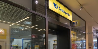 Česká pošta přichází během vánoční sezóny s novinkou: Na pobočkách bude vydávat i balíky od PPL