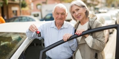 Změny pro řidiče 2026: Seniorům se odkládá zdravotní prohlídka, čerství řidiči můžou hned za volant