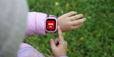 Ochrana dětí před ztrátou i únosem: Stylové hodinky a nenápadná krabička do kapsy nebo boty, na kterou rodiče sázejí