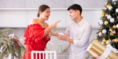 Našla jsem manželovi vánoční dárek pro milenku. Psycholog radí sledovat reakci, ne sliby