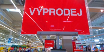 Povánoční výprodeje: Hon na slevy začal. Radost z cen střídá nutnost počítat. Jinak naletíte