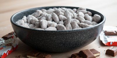 Jedna miska nestačí. Mandle v Kinder čokoládě jsou přesně ten typ sladkosti, který si budete schovávat jen pro sebe