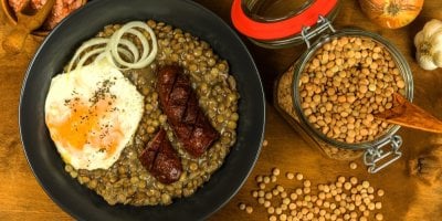 Nejezte slepici, dejte si čočku a vepřové. Novoroční jídla, která měla přinést štěstí (a ta, která ho mohla odnést)