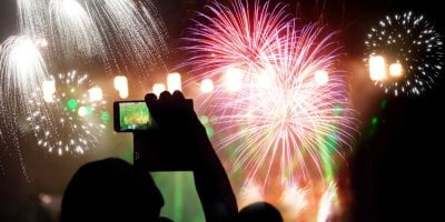 Dělejte hluk, ať zlo uteče. Proč byl silvestr ochranným rituálem a jak jsme ho proměnili v ohňostroje