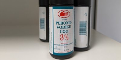 Lahvičky s peroxidem vodíku