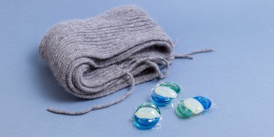 Zničená čepice po praní? Většina lidí dělá při péči o zimní doplňky zásadní chybu a tím je ničí