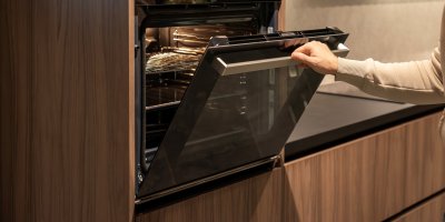 Nechat otevřenou troubu po pečení? Je to chyba, která ničí kuchyně, varuje odborník
