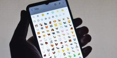 Kvíz: Uhádnete z emotikonů názvy slavných českých filmů? Lehčí už to nebude