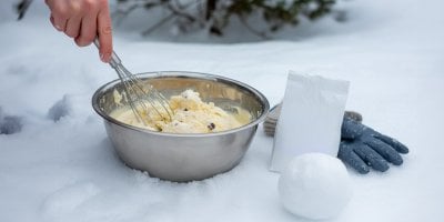 Všichni na instagramu dělají zmrzlinu na sněhu. Takhle ji zvládnete i vy