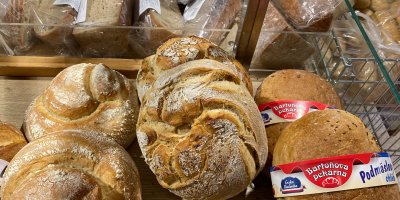 Jak v obchodě vybrat dobrý chléb? Pozor, volný nerovná se vždy čerstvý! Takto poznáte rozmrazený