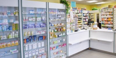 „Tady se diskrétní zóny moc nedodržují, lidé si tak předávají bacily na počkání,“ zlobí se zákaznice