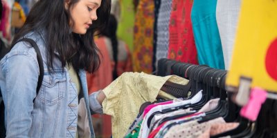 „Nahlásila jsem zlodějku v second handu. Kvůli věci za 50 korun.“ Psycholog vysvětluje, proč do toho lidé zasahují