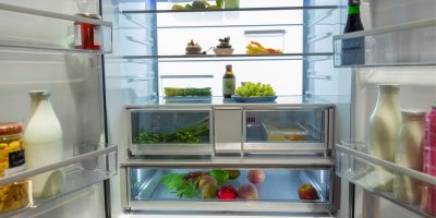 Voda v lednici? Opravář ukazuje na nenápadnou dírku, kterou lidé roky ignorují