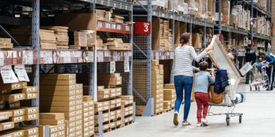 Hoax o zákazu dětí v IKEA. „Není to pravda, od února do prodejen nesmí jen psi, děti jsou vítány,“ vysvětluje řetězec