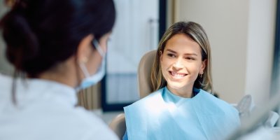 Dentální hygienistka radí, kolikrát denně a jak dlouho byste si měli čistit zuby. „2 minuty jsou minulostí,“ upozorňuje