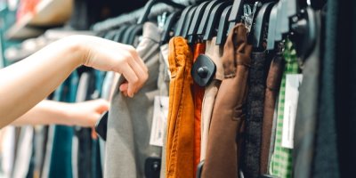 Měsíc bez nákupů jako nový normál. No buy výzva dobývá sociální sítě