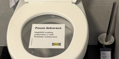 „Pouze dekorace.“ IKEA musí zákazníkům připomínat, kde končí inspirace a začíná realita. Varovné cedule baví zákazníky