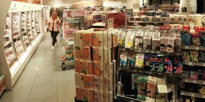 Řetězce stahují z prodeje manikúrní sadu, teploměr i sportovní vybavení. Důvodem jsou výrobní vady i rizikové látky