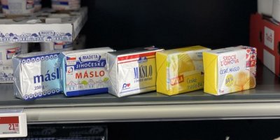 Máslo je nejlevnější od roku 2016, potvrzuje analytička. Teď ho jeden řetězec nabízí v akci dokonce jen za 19,90 Kč