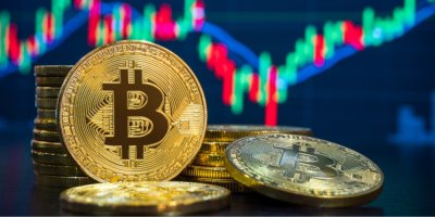 Hodnota bitcoinu opět padá. Co stojí za propadem o 50 %? Vypadá to na čtyřletý cyklus, shodují se odborníci