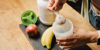 Kreatin: Jeden z nejlépe prozkoumaných doplňků, který milují sportovci. Podle vědců může podpořit i paměť a soustředění