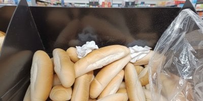 „Když jsem v pečivu našel použitý kapesník, rozhodl jsem se to řešit. Reakce prodavačky mi vyrazila dech,“ popisuje muž