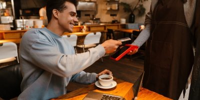 EET se vrací. Kdo bude muset znovu evidovat a proč se změní účtenky i dýška