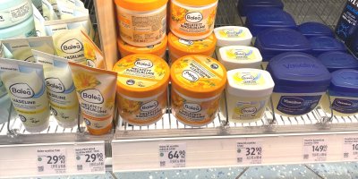 Vazelína za pár korun z drogerie? Tahle nenápadná mast předčí drahou kosmetiku a ušetří vám hodiny úklidu