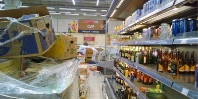 „Sáhl jsem po limitovaném energy drinku z palety a prodavač na mě křičel před plným obchodem,“ popisuje zákazník