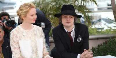 Pryč s rychlou módou: V roce 2026 je trendem „poet core“, skvělý návrat k tomu, co má duši