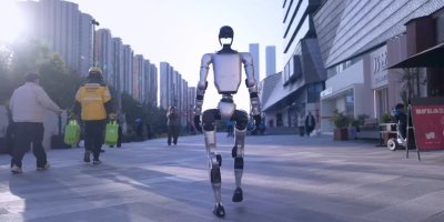 Alza nabízí humanoidního robota za 1,4 milionu korun. Záruku má kratší než mobil, uklidit ani vařit neumí