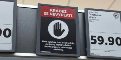 Britské řetězce zamykají čokolády do plastových boxů. Důvodem jsou organizované krádeže