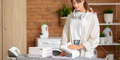 Mýtus z českých domácností: Žehlení ručníků hygienu nezlepší, říká odborník z prádelny, naopak tím ztrácí savost